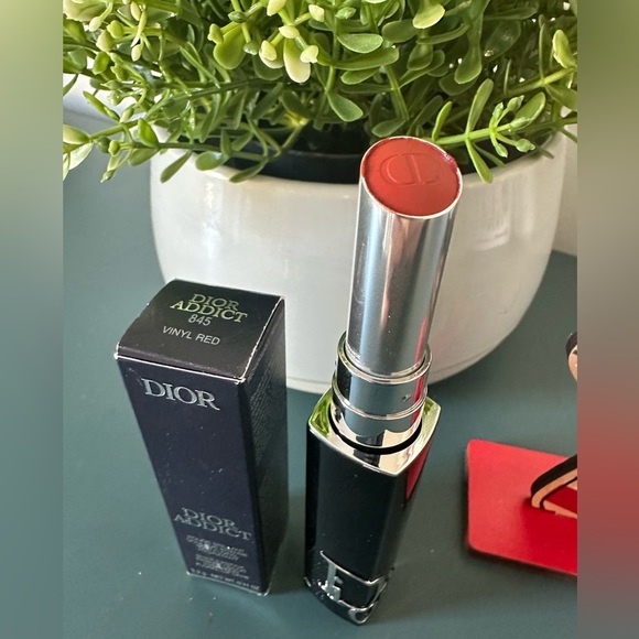 Dior Addict Shine Lipstick 845 Vinyl Red 0.11 oz - NWOB - Picture 2 of 4